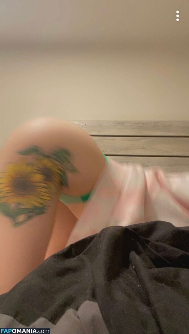 Mikaya / mikachukaylaroo Nu OnlyFans  Photo fuitée #5
