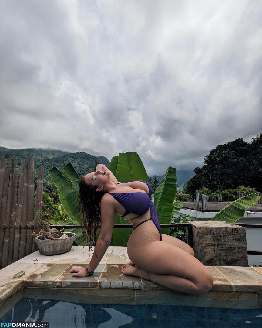 Milada Moore / milada.moore / milada_moore / miladamoore Nu OnlyFans  Photo fuitée #316