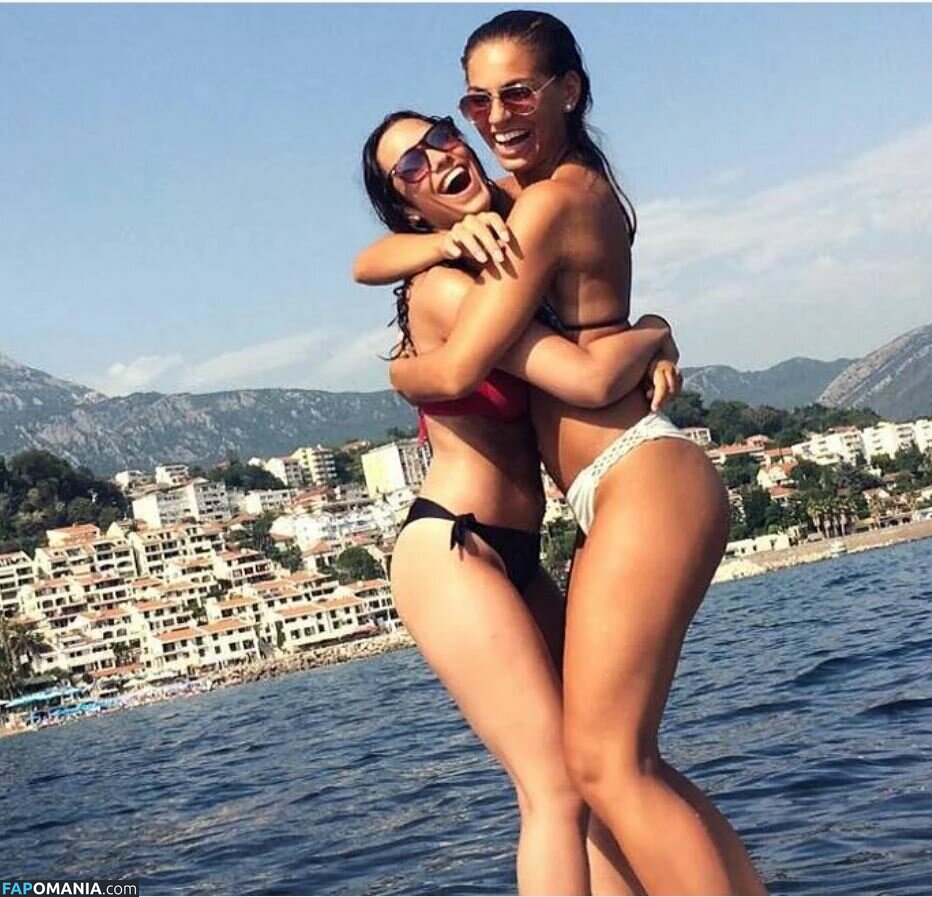 LM Reactions / LMreaction / Milena And Lola / milena.lola Nu OnlyFans  Photo fuitée #77