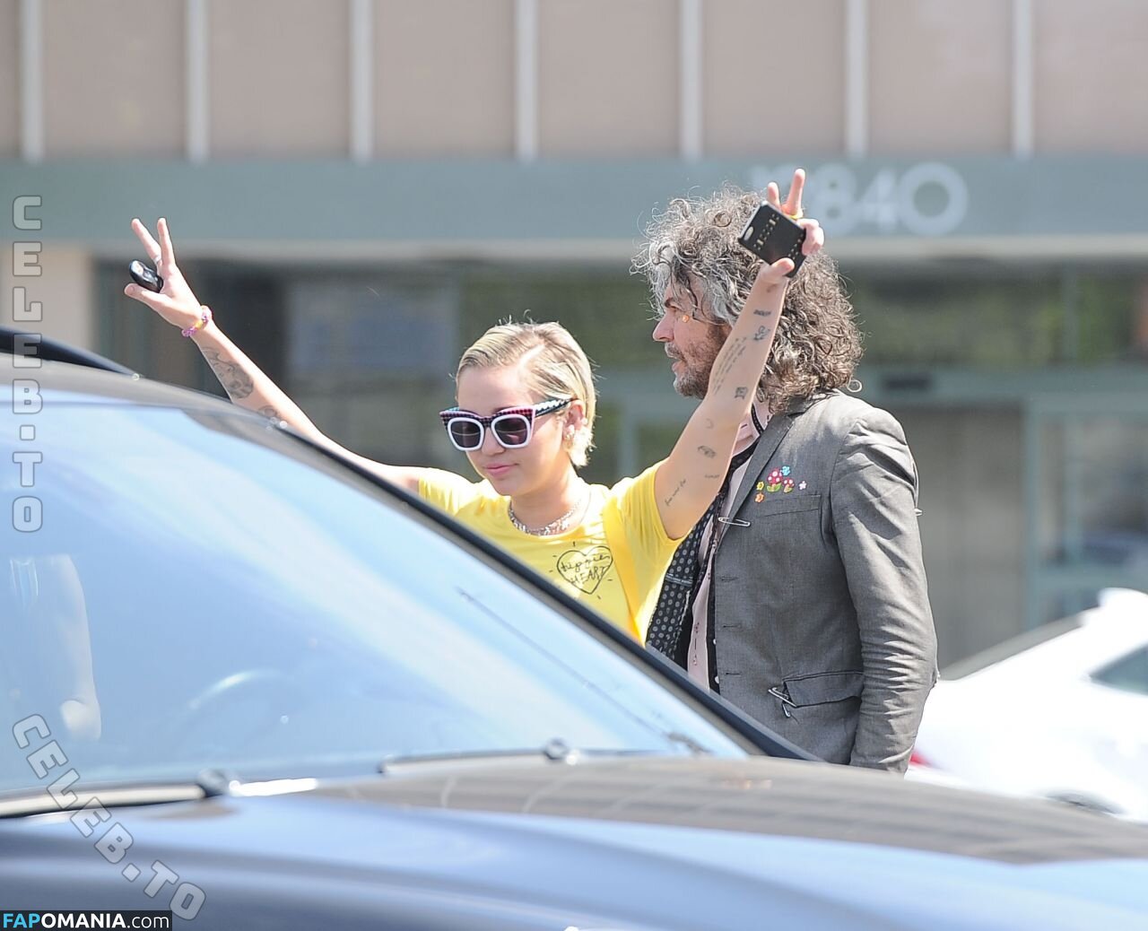 Miley Cyrus / https: / mileycyrus Nu OnlyFans  Photo fuitée #2