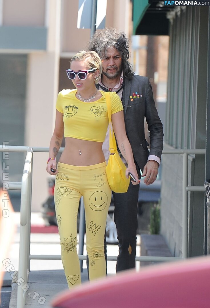 Miley Cyrus / https: / mileycyrus Nu OnlyFans  Photo fuitée #6