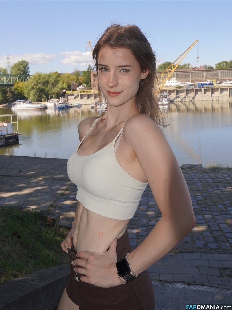 Mira.004 / model_mira Nu OnlyFans  Photo fuitée #1457