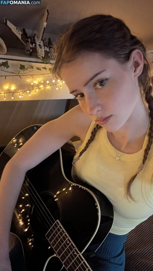 Mira.004 / model_mira Nu OnlyFans  Photo fuitée #1487