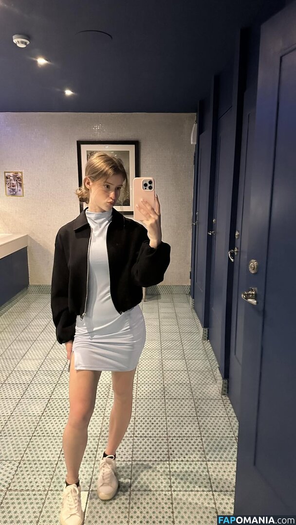 Mira.004 / model_mira Nu OnlyFans  Photo fuitée #1500
