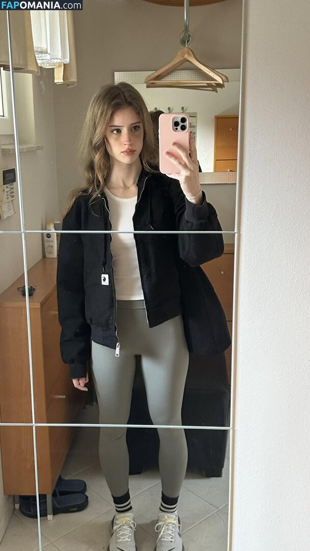 Mira.004 / model_mira Nu OnlyFans  Photo fuitée #1501
