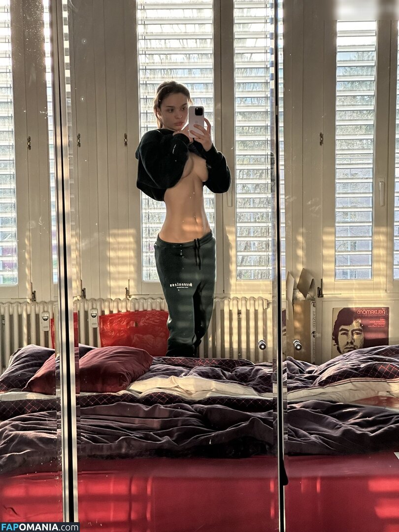 mira.culiks / mira.m Nu OnlyFans  Photo fuitée #3