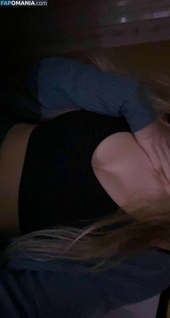 Mira Szalma / https: / mira.004 Nu OnlyFans  Photo fuitée #4