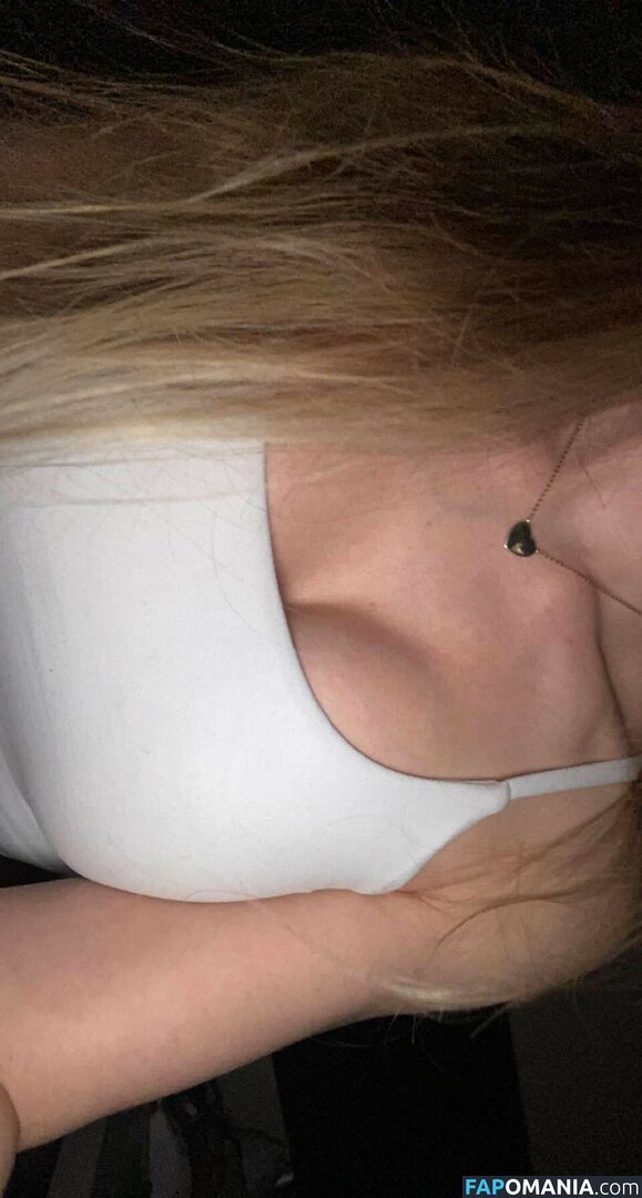 Mira Szalma / https: / mira.004 Nu OnlyFans  Photo fuitée #7