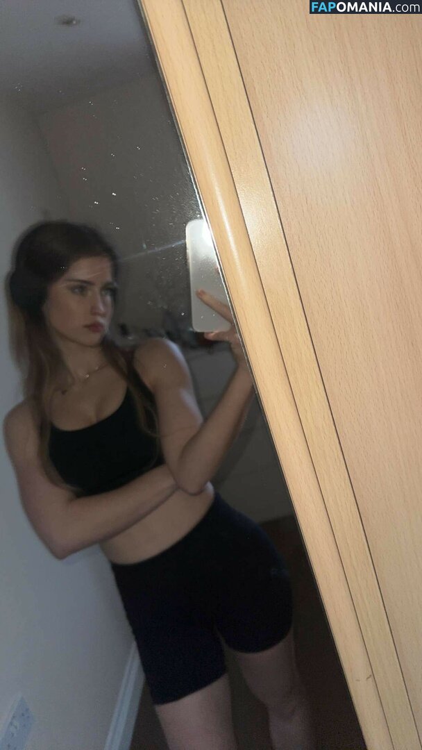 Mira Szalma / https: / mira.004 Nu OnlyFans  Photo fuitée #51