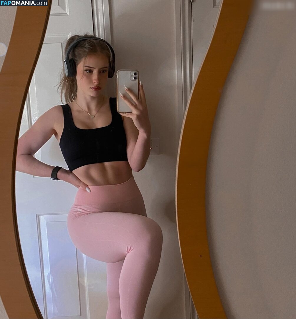 Mira Szalma / https: / mira.004 Nu OnlyFans  Photo fuitée #245