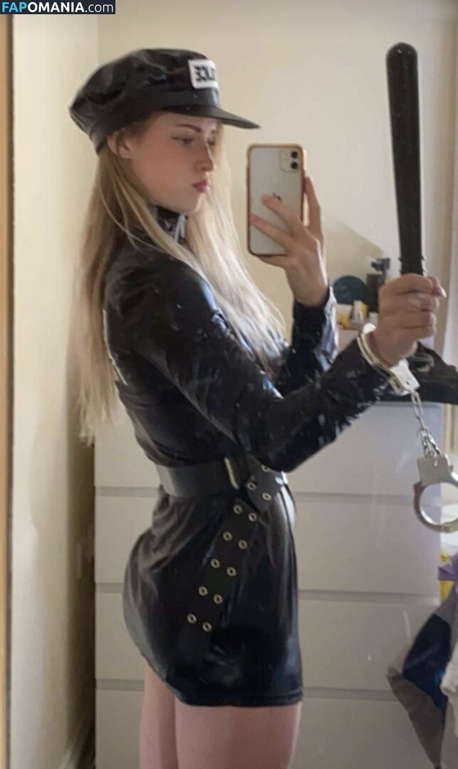 Mira Szalma / https: / mira.004 Nu OnlyFans  Photo fuitée #516