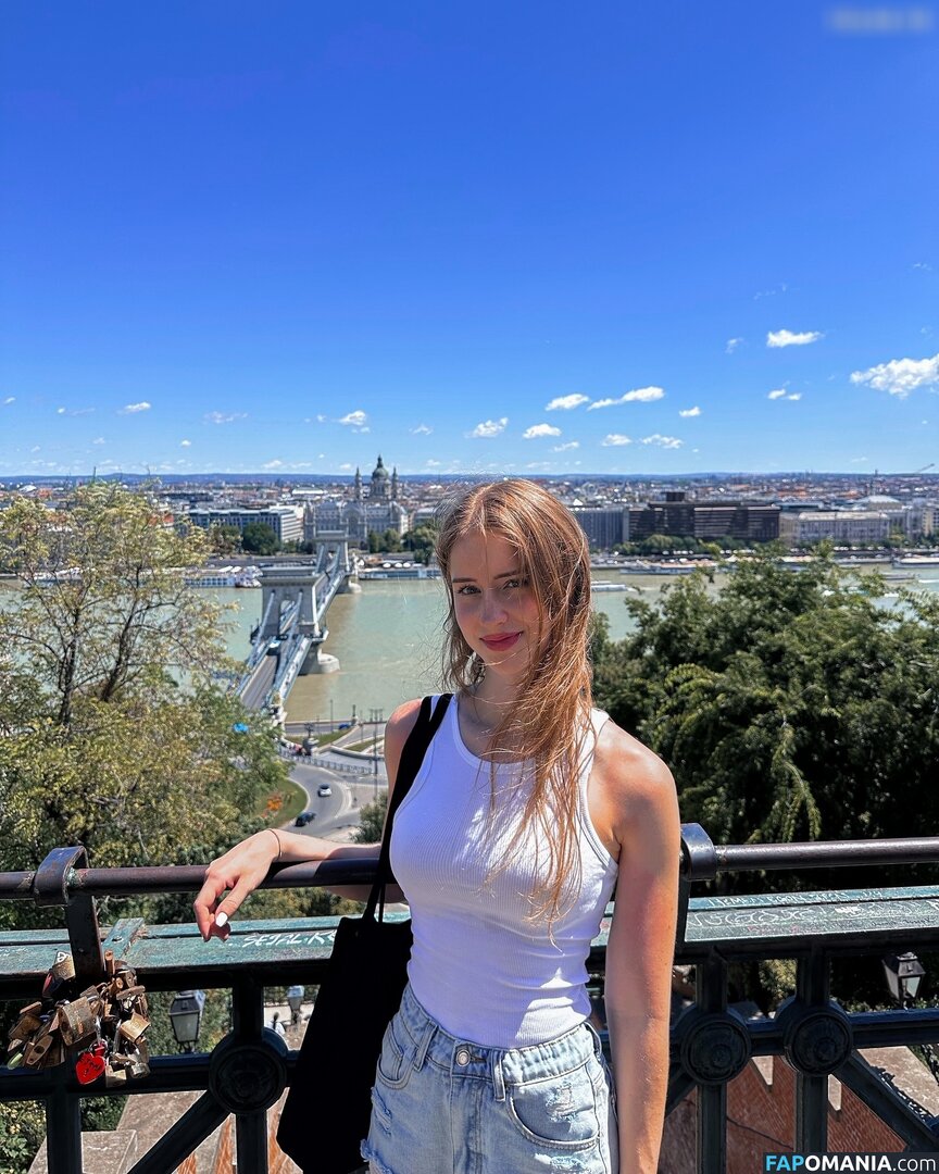 Mira Szalma / https: / mira.004 Nu OnlyFans  Photo fuitée #525