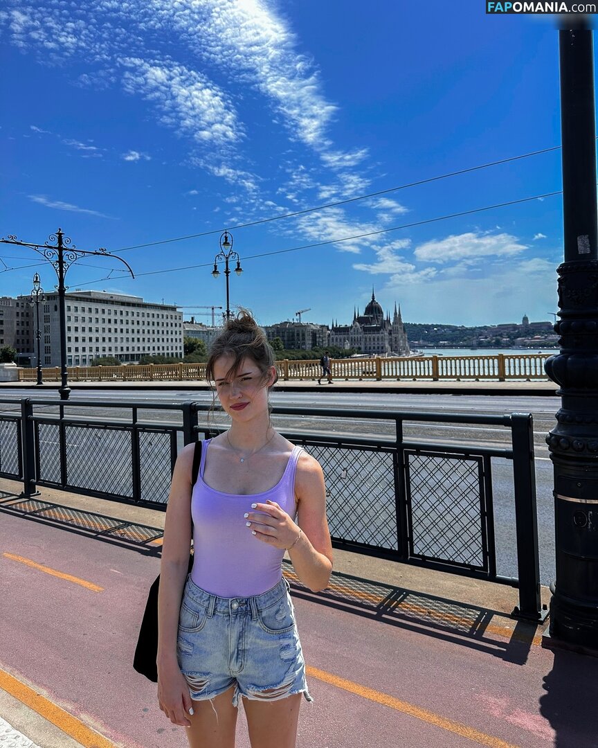 Mira Szalma / https: / mira.004 Nu OnlyFans  Photo fuitée #526