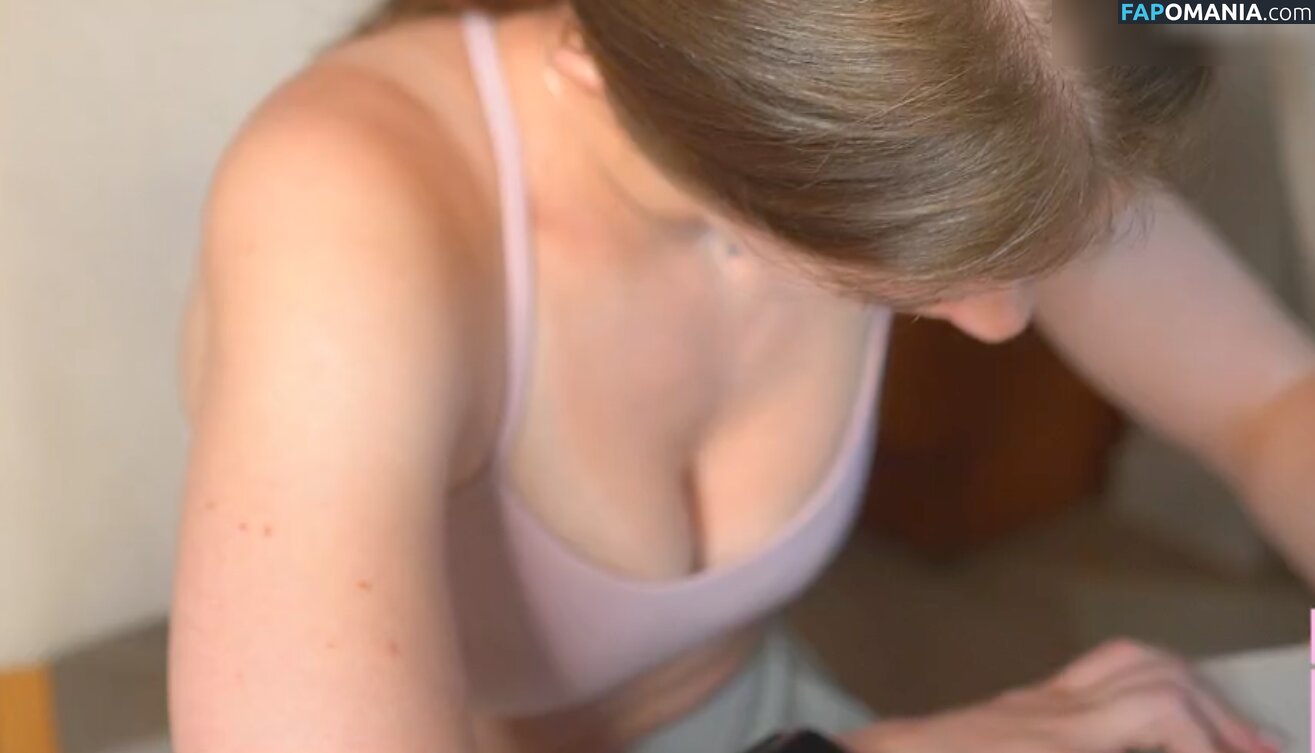 Mira Szalma / https: / mira.004 Nu OnlyFans  Photo fuitée #567
