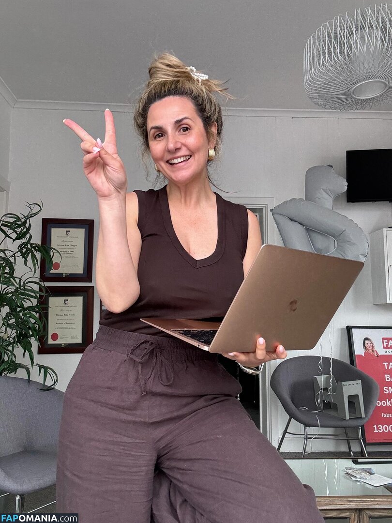 MILF Online Accountant / Miriam Holme / miriamholme Nu OnlyFans  Photo fuitée #8