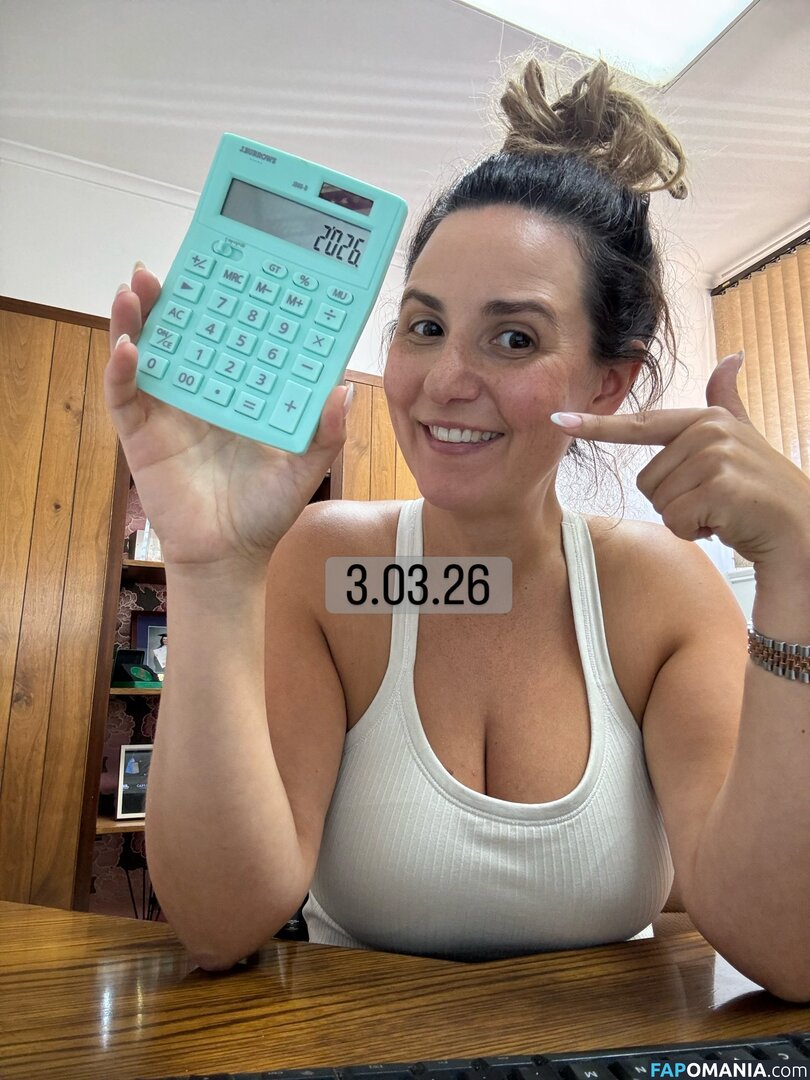 MILF Online Accountant / Miriam Holme / miriamholme Nu OnlyFans  Photo fuitée #18
