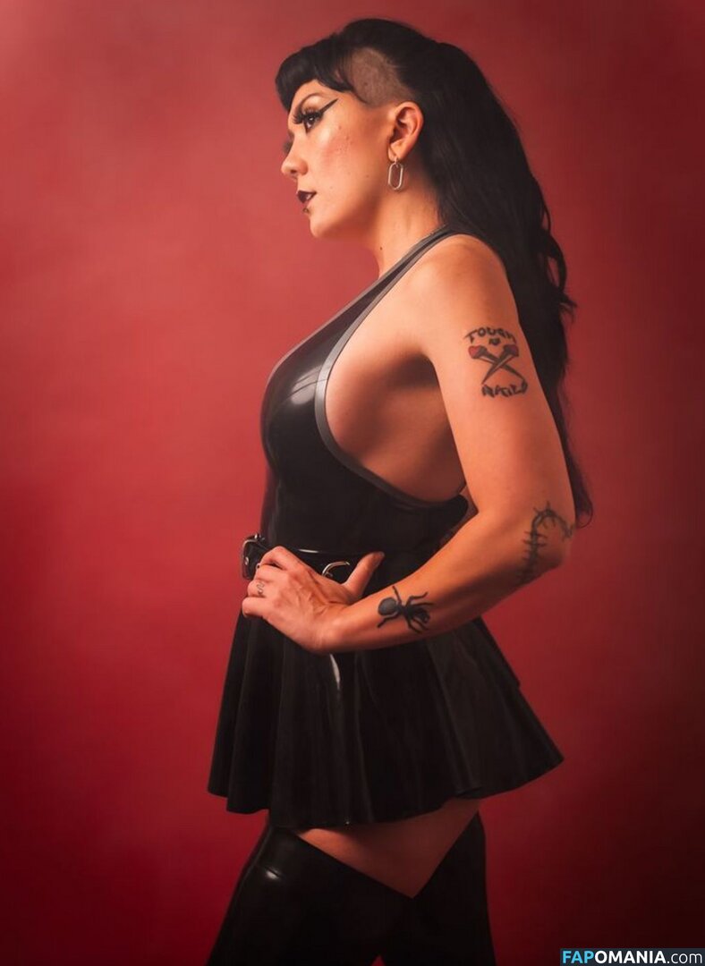 Mistress Poison / MistressPoison2 / MistressPoisonx / https: / iammistresspoison Nu OnlyFans  Photo fuitée #3