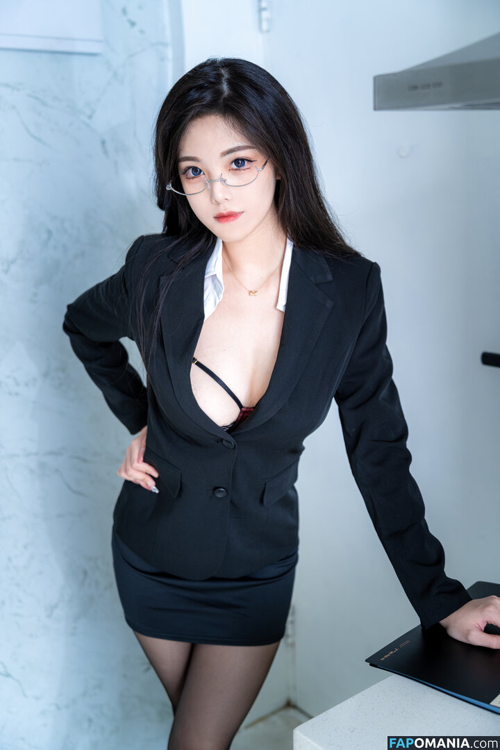 1357046erty / Mizhi_mao / mizhimaoqiu / mizhimiaoqiu / 蜜汁猫裘 Nu OnlyFans  Photo fuitée #40