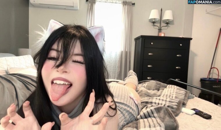 molly.osamu / mollymeowz / mollymew2 Nu OnlyFans  Photo fuitée #17