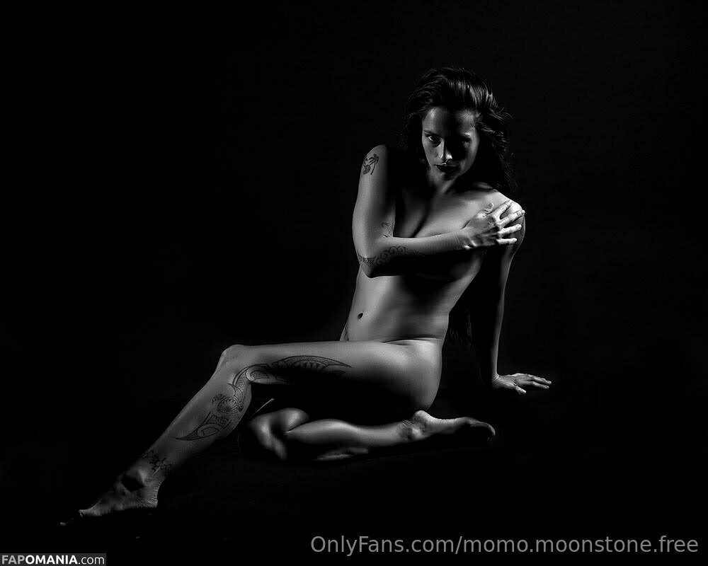 momo.moonstone / momo.moonstone.free Nu OnlyFans  Photo fuitée #17