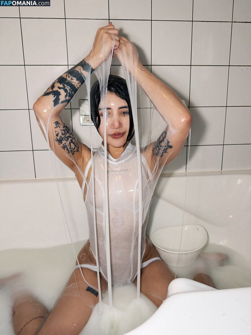 Mona Enju / https: / mmmowmow / mo_mo_milkbom Nu OnlyFans  Photo fuitée #1