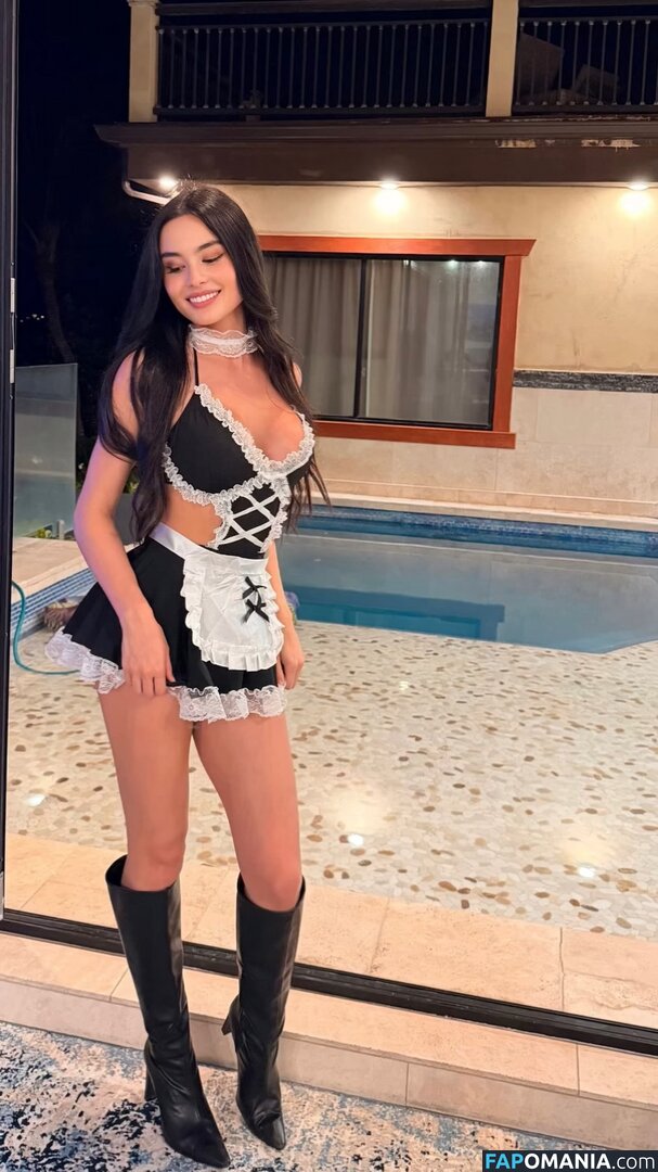 Moni Charlton / monicharlton Nu OnlyFans  Photo fuitée #4
