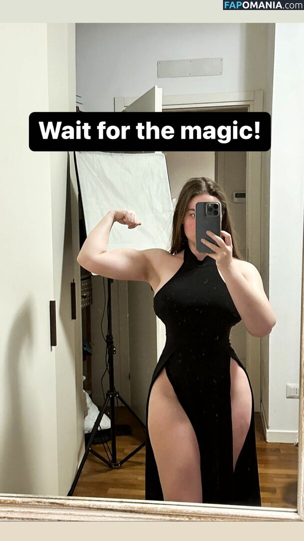 Giulia Valeriani / moonchild_77 / moonchild_777 Nu OnlyFans  Photo fuitée #9