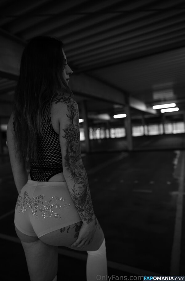 Mommy_Jv / https: / miss_queenii_x3 / mrsqueenii Nu OnlyFans  Photo fuitée #4