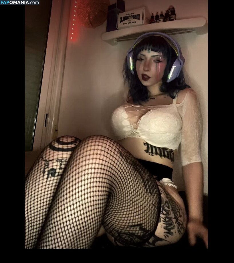 Naaawiwiii / naw.inkk / nawi59305 / nawiwi.art / nawiwii.reels / nawwiwiii Nu OnlyFans  Photo fuitée #2