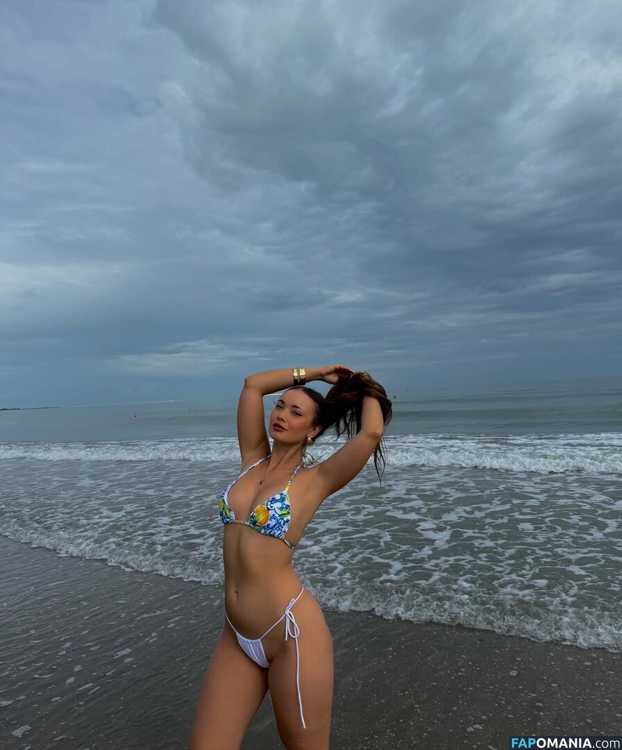 lunaabaabe / naomy_jakab Nu OnlyFans  Photo fuitée #3