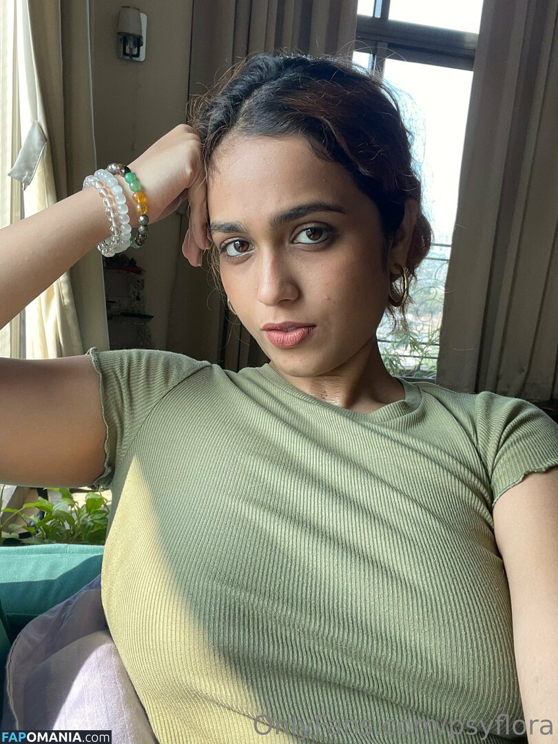 Neelam Kudale / psychedelicflora. / tara.kudale Nu OnlyFans  Photo fuitée #1