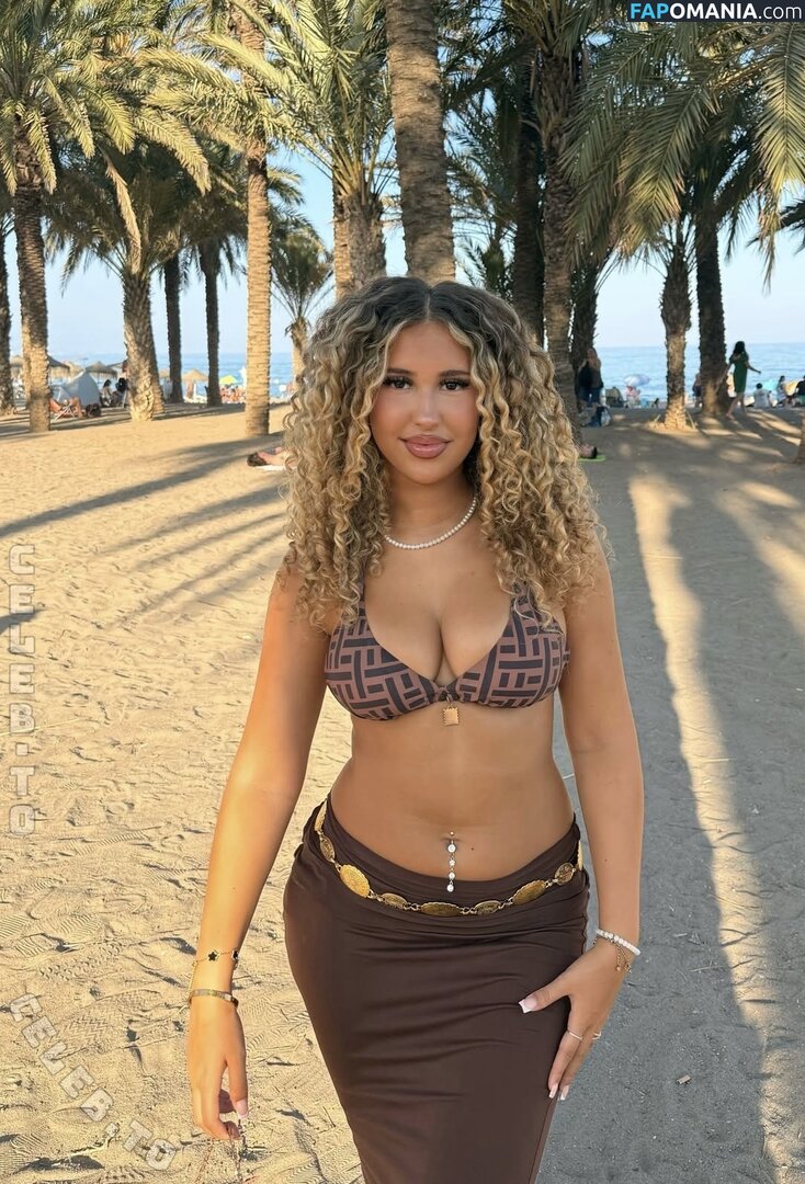 nevine.ths Nu OnlyFans  Photo fuitée #1