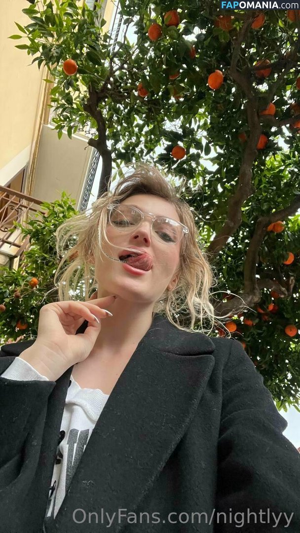 elara_moonq / nightly / nightlyy Nu OnlyFans  Photo fuitée #102