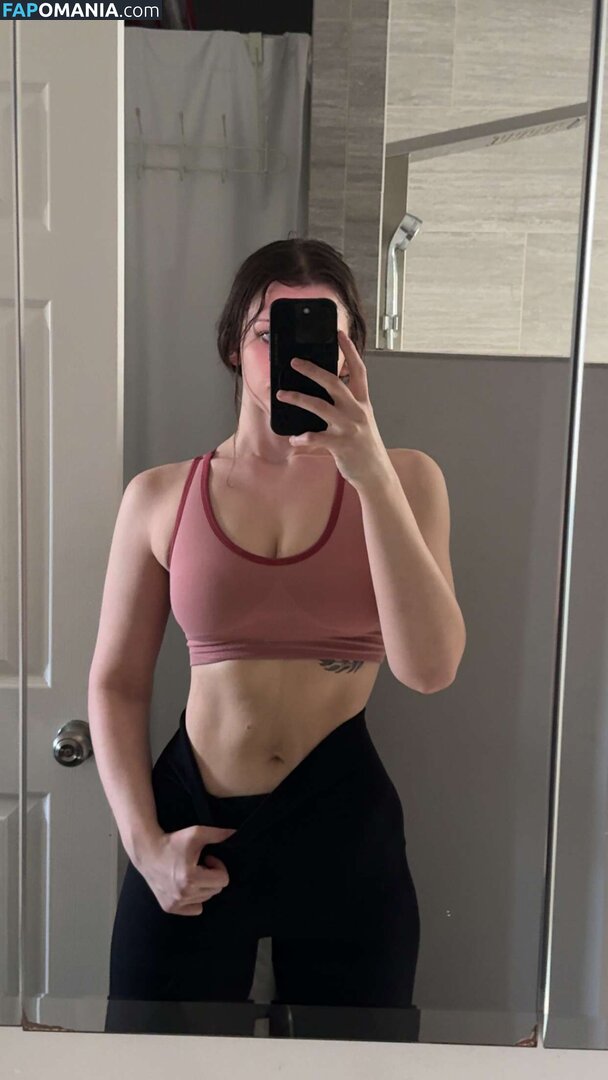 Nikki Woods / nikki_neko / nikkiwoodss Nu OnlyFans  Photo fuitée #1