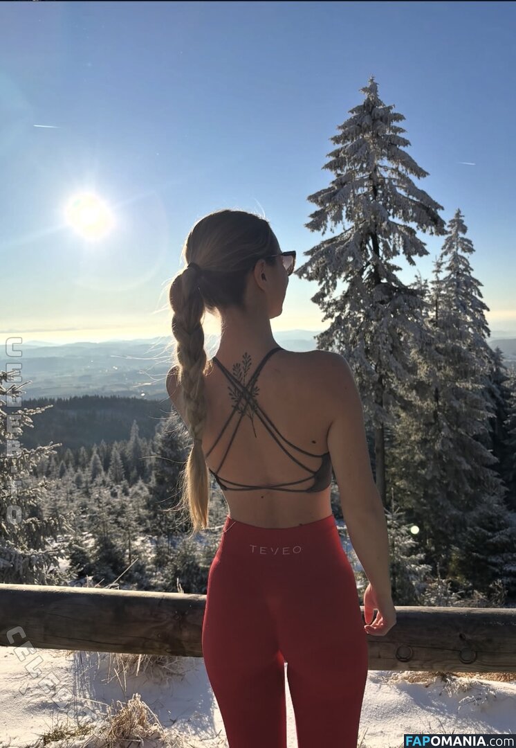 Nina Haberl / niha.original Nu OnlyFans  Photo fuitée #1