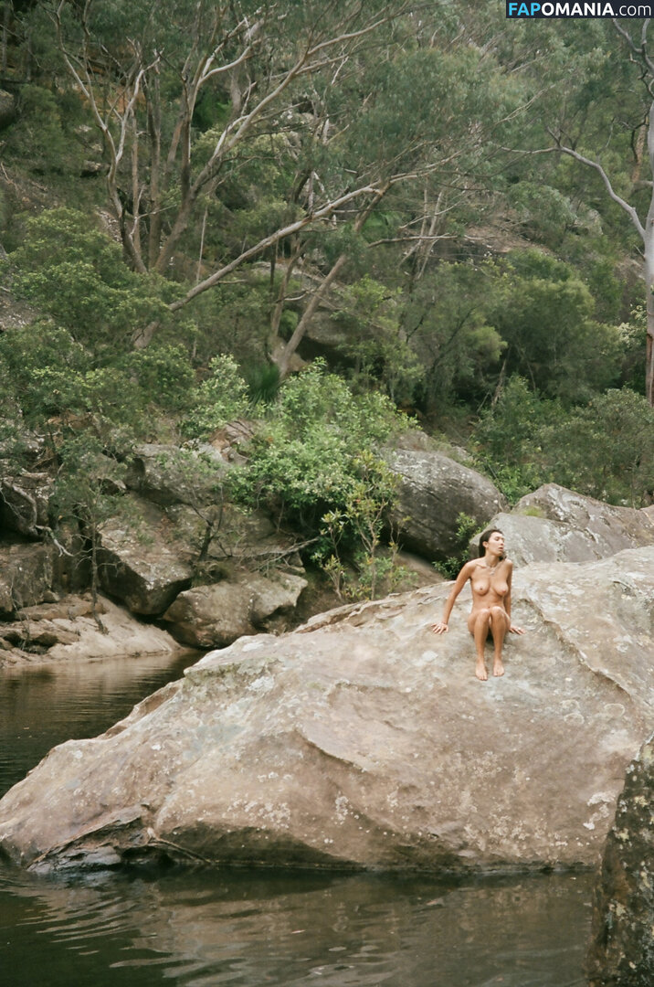 Nina Pirola / nature_nymph / nina.pirola Nu OnlyFans  Photo fuitée #2