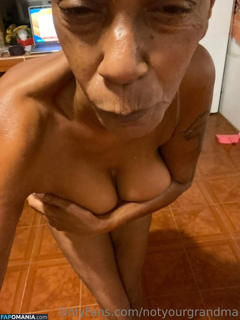 notyourgrandma Nu OnlyFans  Photo fuitée #1
