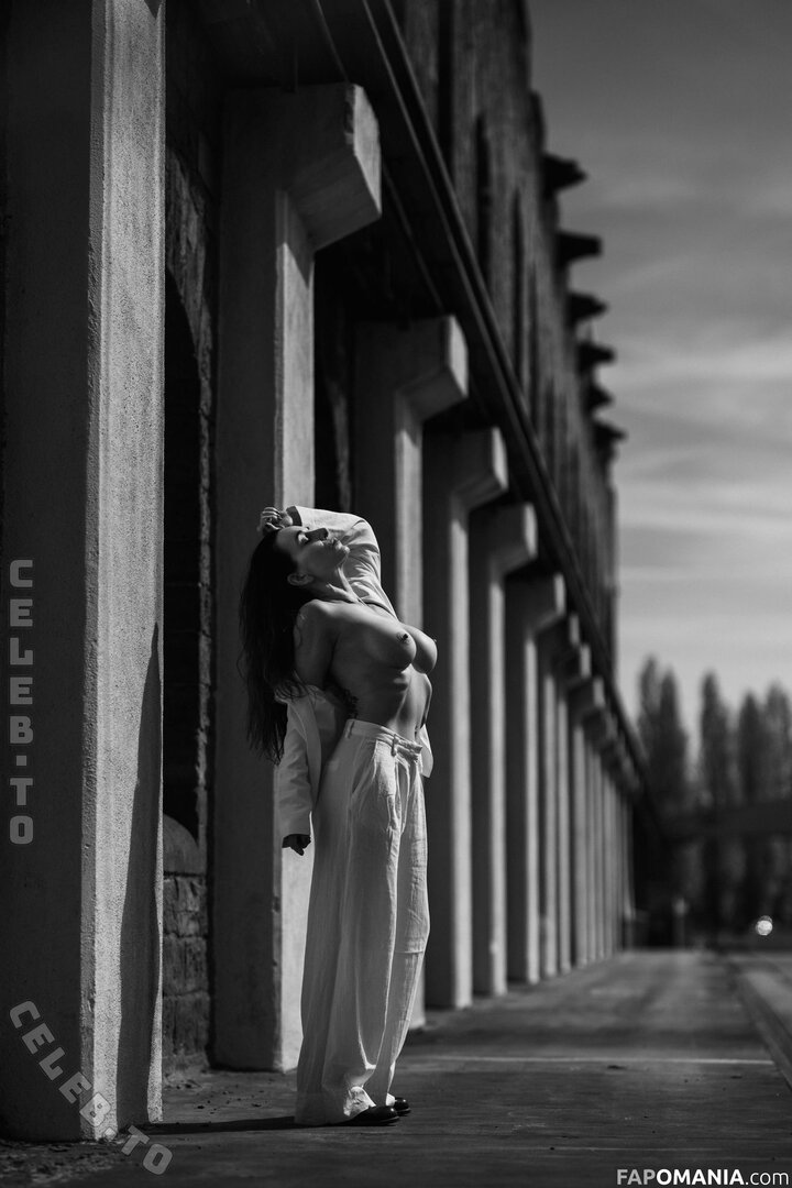 Nude In Public Nu OnlyFans  Photo fuitée #35