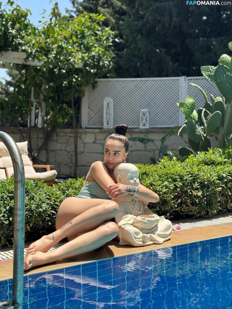Nurseli Aksoy / https: / punknurseli Nu OnlyFans  Photo fuitée #8
