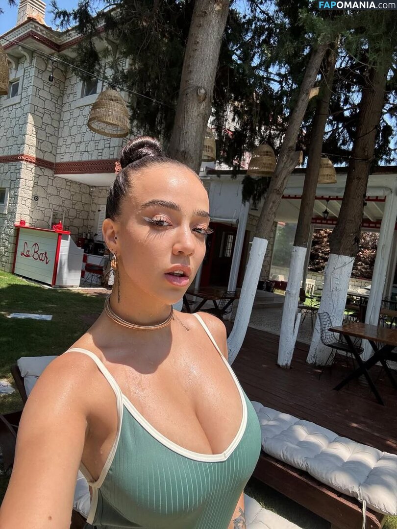 Nurseli Aksoy / https: / punknurseli Nu OnlyFans  Photo fuitée #12