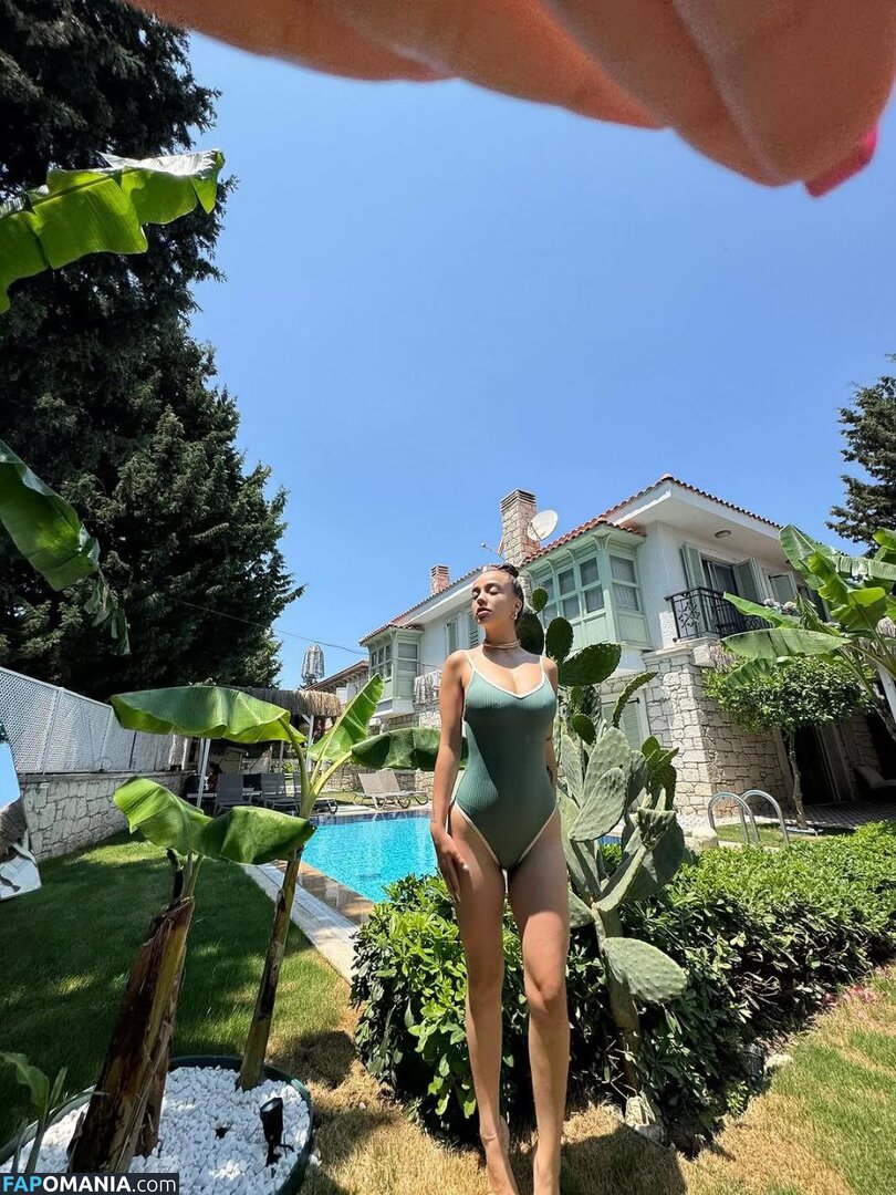 Nurseli Aksoy / https: / punknurseli Nu OnlyFans  Photo fuitée #19