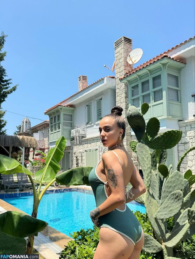 Nurseli Aksoy / https: / punknurseli Nu OnlyFans  Photo fuitée #20