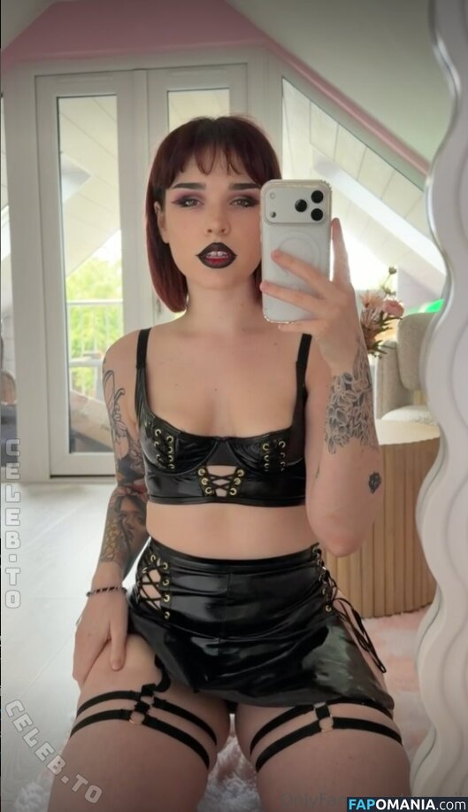 NYYXXII / https: / nyyxxii_ / therealnyyxxii Nu OnlyFans  Photo fuitée #1