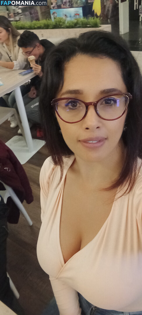 Officefacil / Vivi Becerra / vivi.v / vivi_officefacil / vivib0808 Nu OnlyFans  Photo fuitée #7