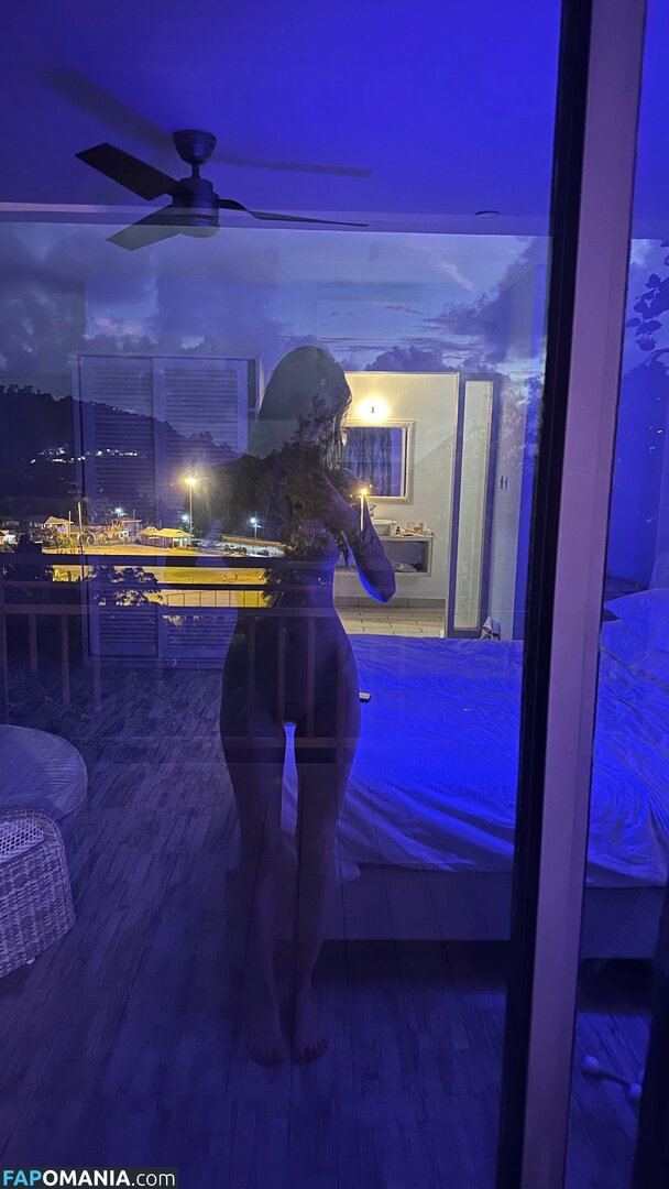 AnnaDellart / Pachka.ani / annushk.art Nu OnlyFans  Photo fuitée #4