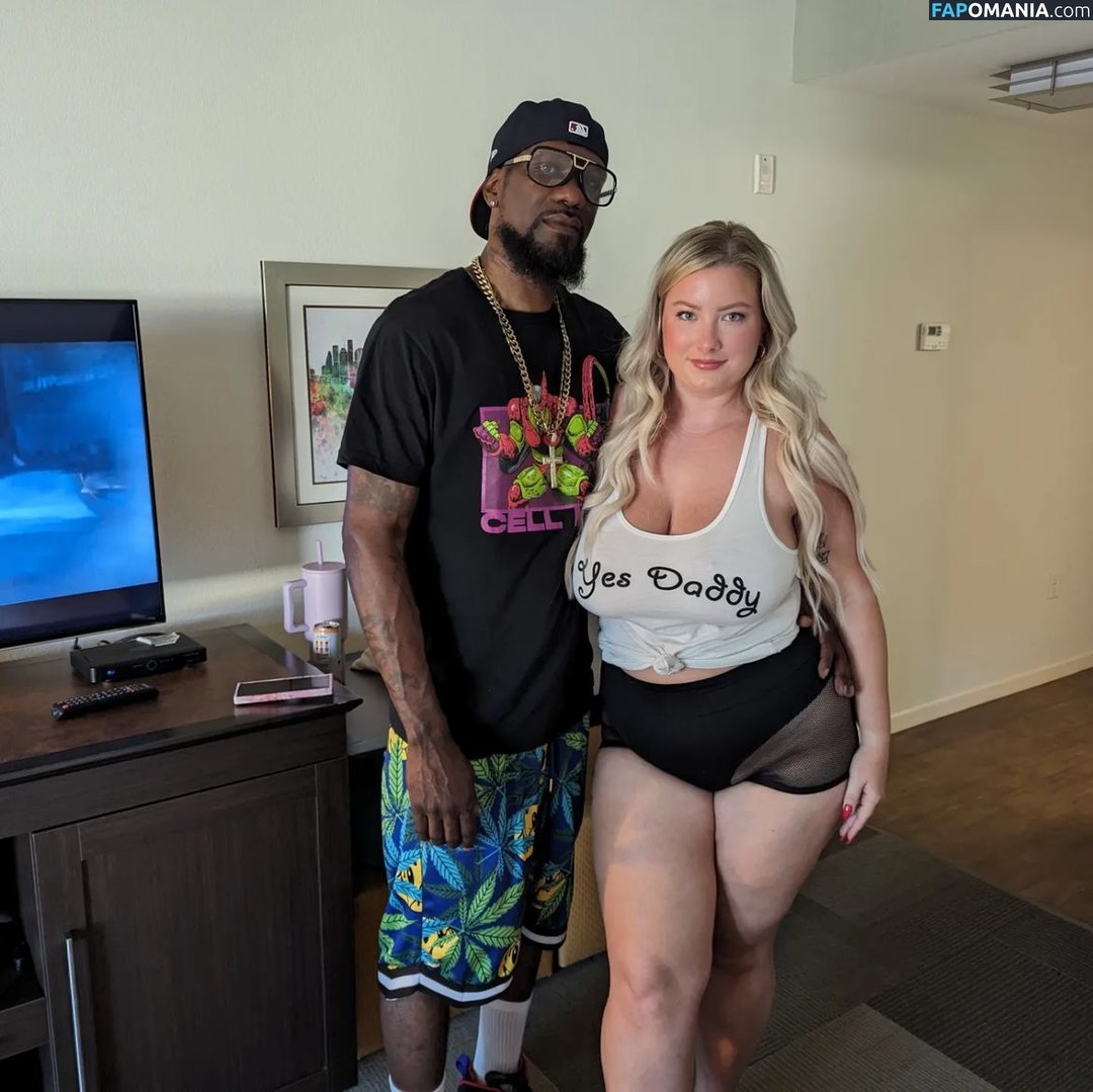 Mckenna Rae / Pawgdownthestreet121 / mckenna_rae121 Nu OnlyFans  Photo fuitée #19