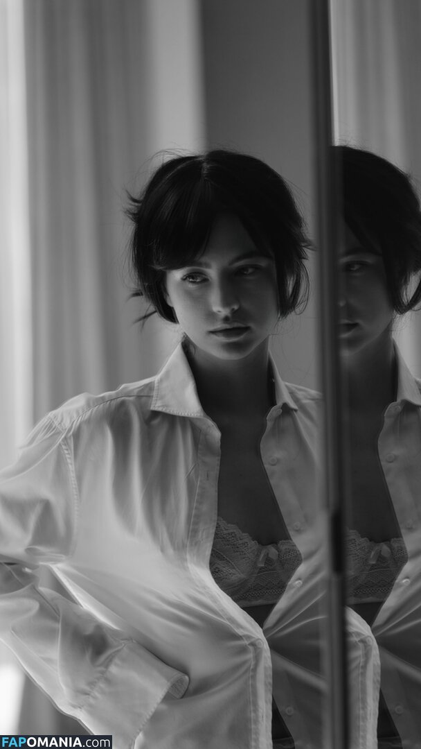 Pauline Maugauin / Pola Petrenko / polapetrenko Nu OnlyFans  Photo fuitée #5