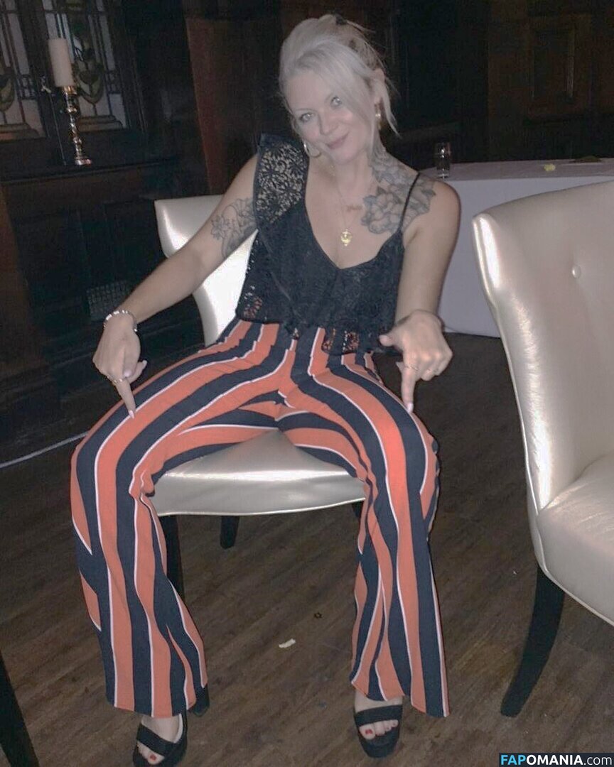 Darts / Polly James / pollyjames Nu OnlyFans  Photo fuitée #8