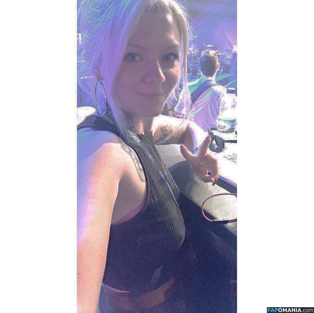 Darts / Polly James / pollyjames Nu OnlyFans  Photo fuitée #14