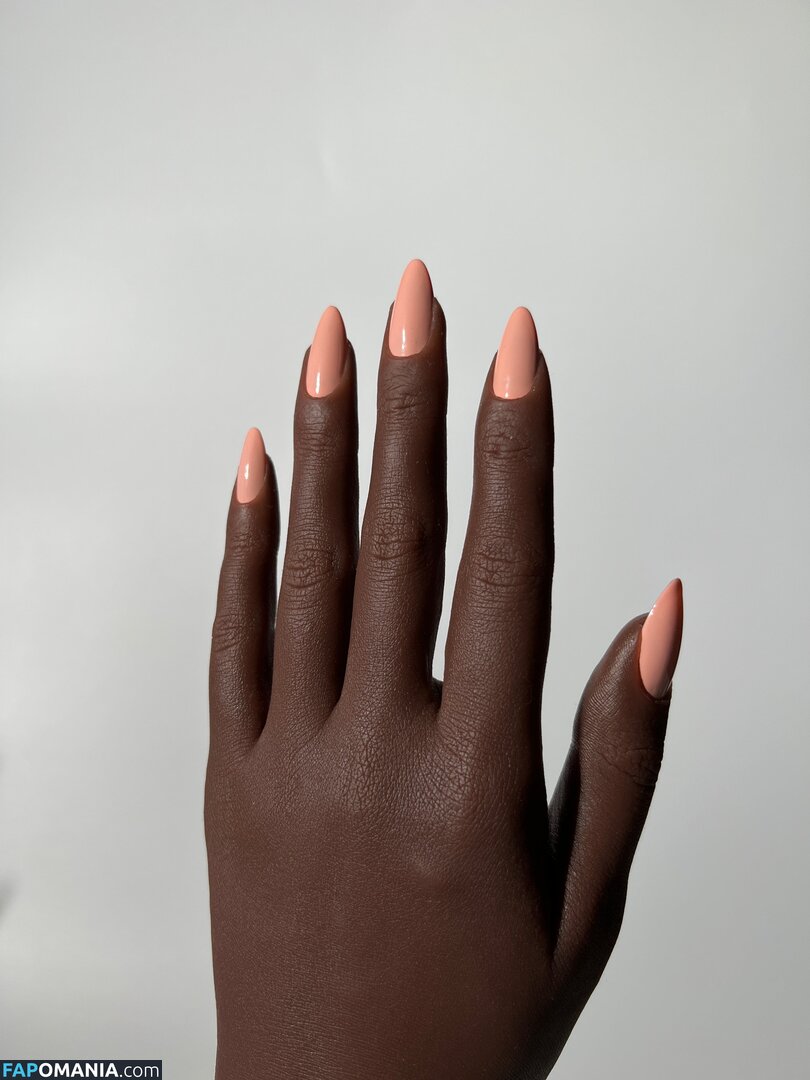 Poppy Peach Nu OnlyFans  Photo fuitée #2